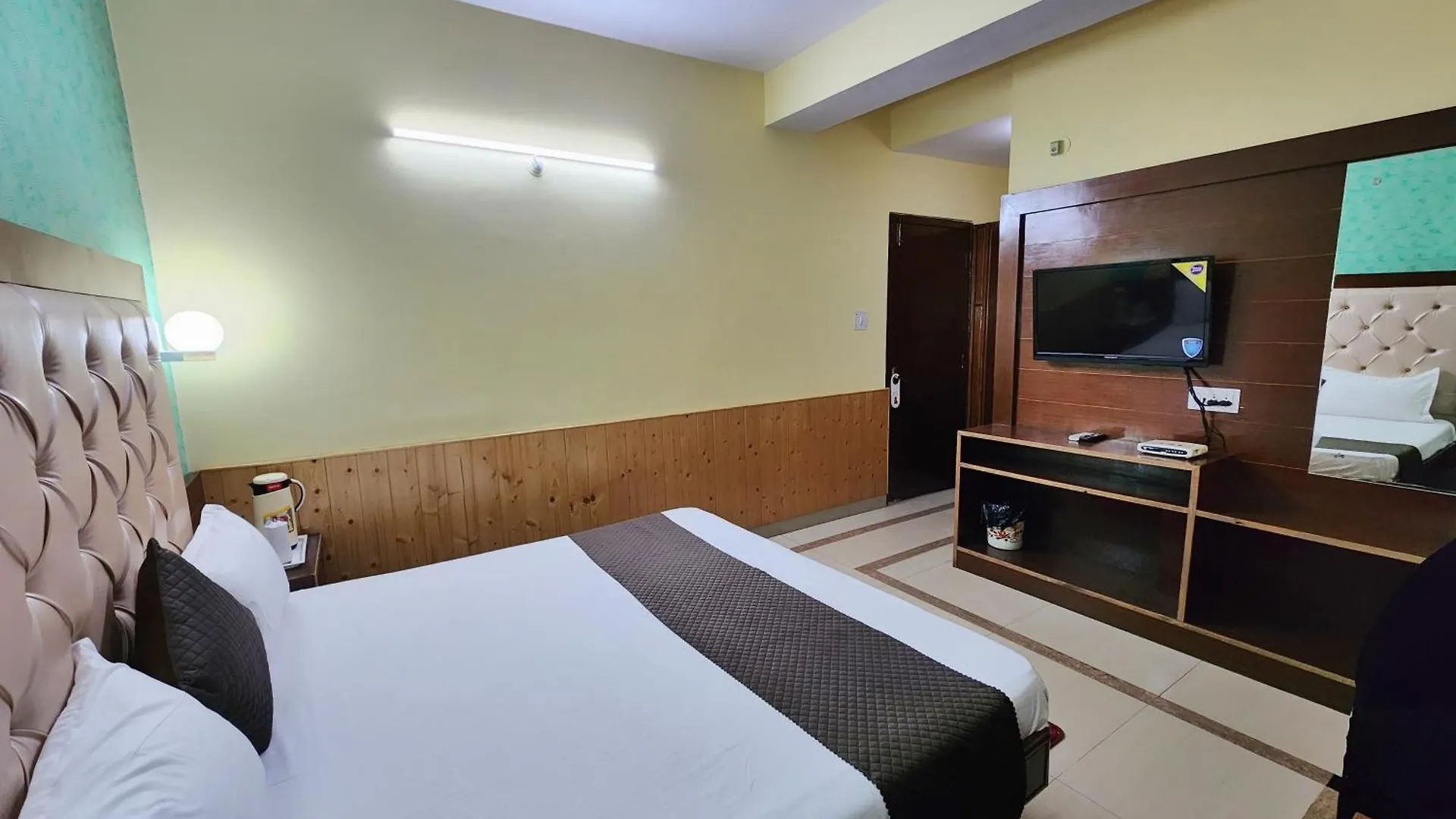 Hotel Taj Palace By Kalra Hospitality Near Mall Road 심라