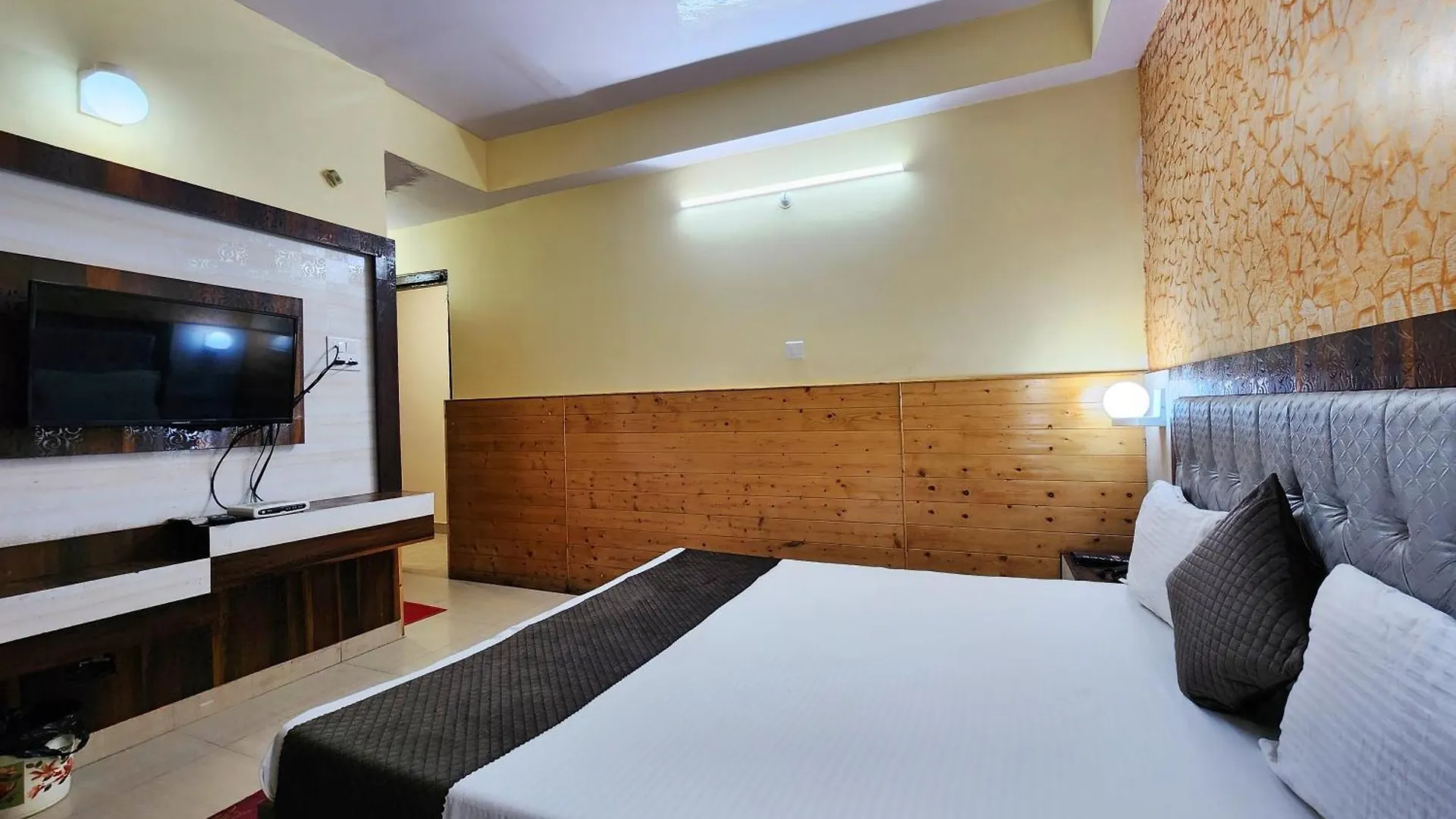 Hotel Taj Palace By Kalra Hospitality Near Mall Road Shimla India